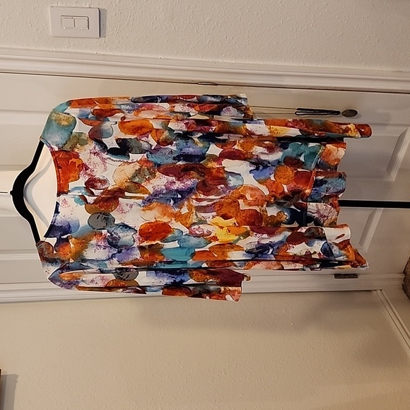 NWT Avenue Multicolor Top. Size 14/16 - Picture 5 of 7